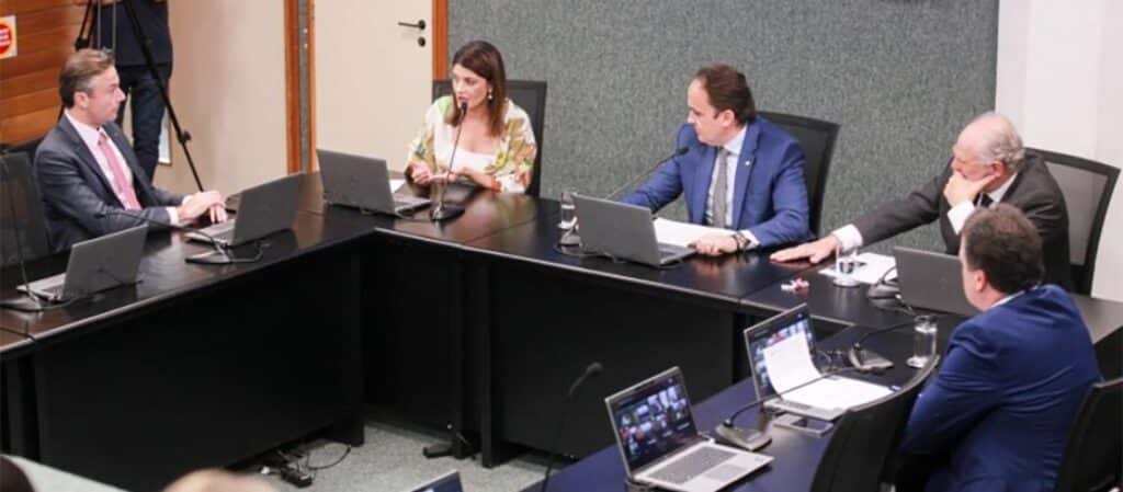 Secretária do Turismo de SC apresenta ações da pasta em comissão da Alesc Secretária do Turismo de SC apresenta ações da pasta em comissão da Alesc