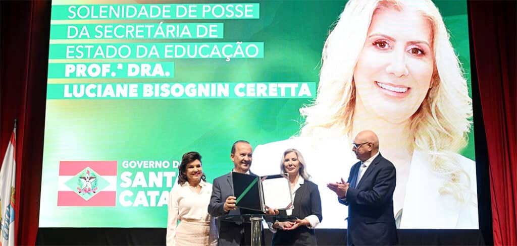 Luciane Ceretta assume como nova secretária da Educação de SC Luciane Ceretta assume como nova secretária da Educação de SC