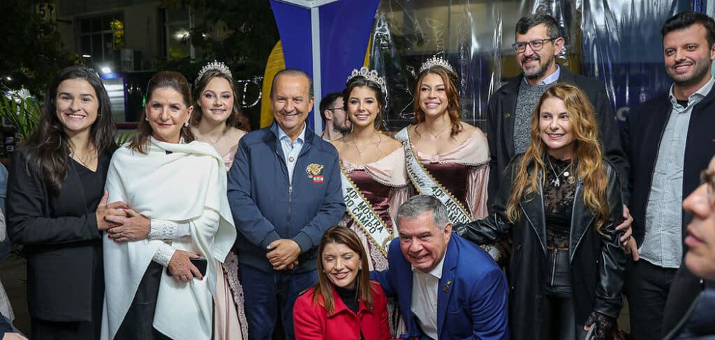 Jorginho Mello participa da abertura da Festa Nacional do Pinhão