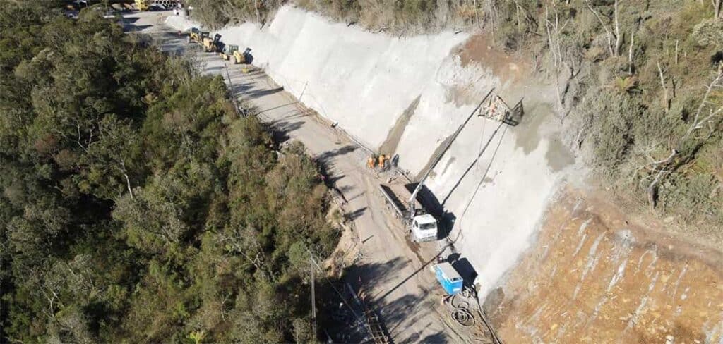 Estrada Boa: obras na Serra do Corvo Branco chegam a 40% de execução