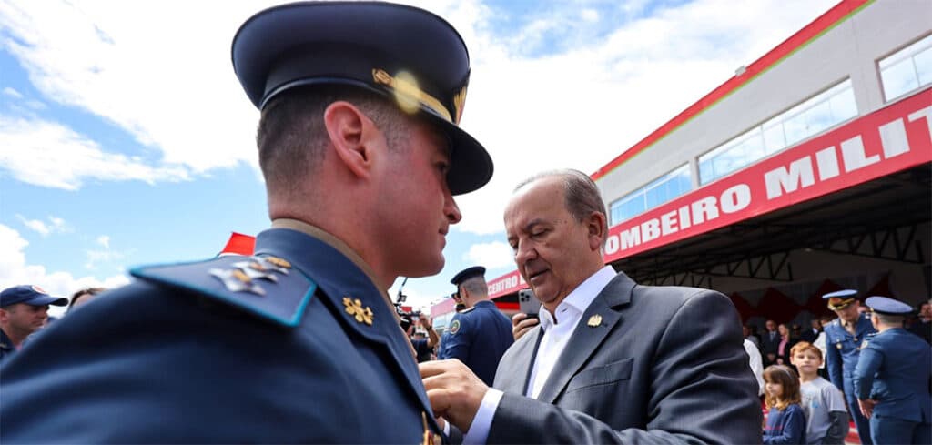 Jorginho Mello prestigia os 99 anos do CBMSC com homenagens e formatura de oficiais 