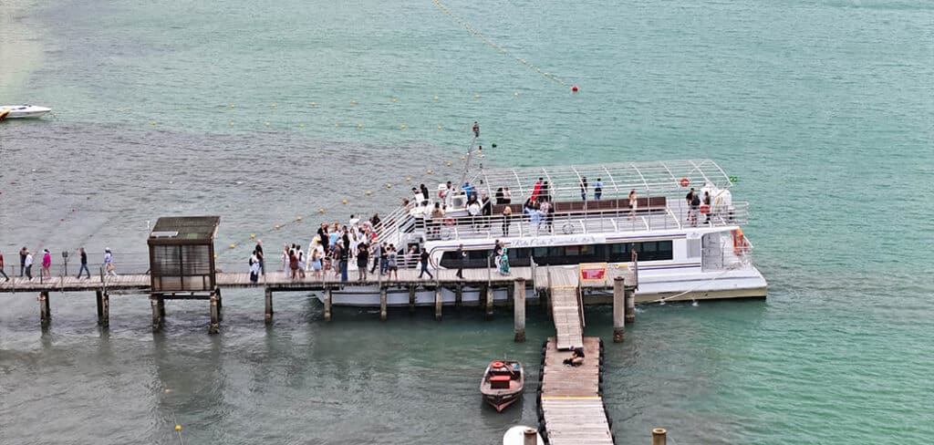 Passeios no Catamarã Rota Costa Esmeralda começam nesta sexta (28)