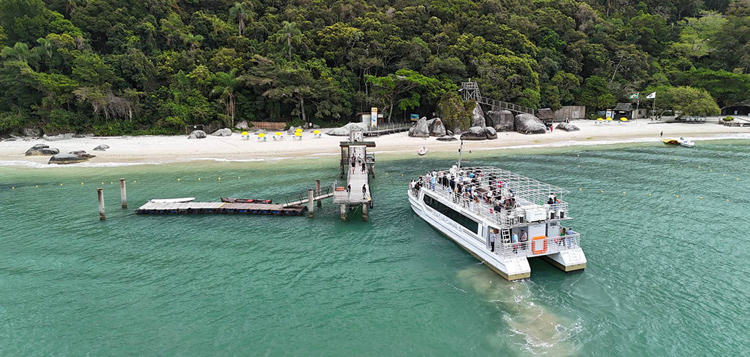 Passeios no Catamarã Rota Costa Esmeralda começam nesta sexta (28)