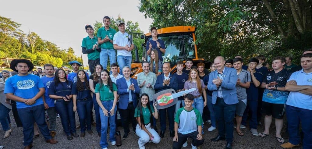 Jorginho Mello anuncia equipamentos e parceria inédita para fortalecer ensino agrotécnico em SC