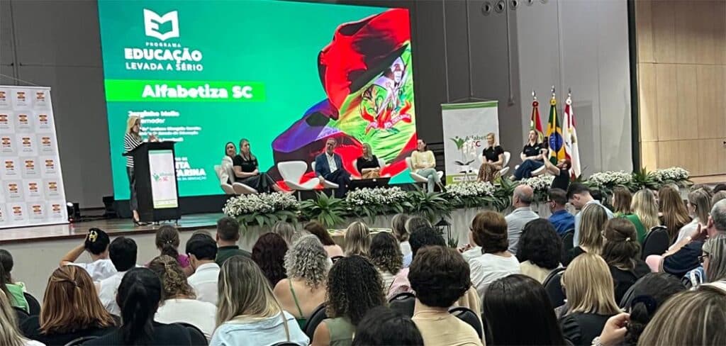 Governo de SC promove formação integrada de professores das redes municipais e estadual para fortalecer política de alfabetização