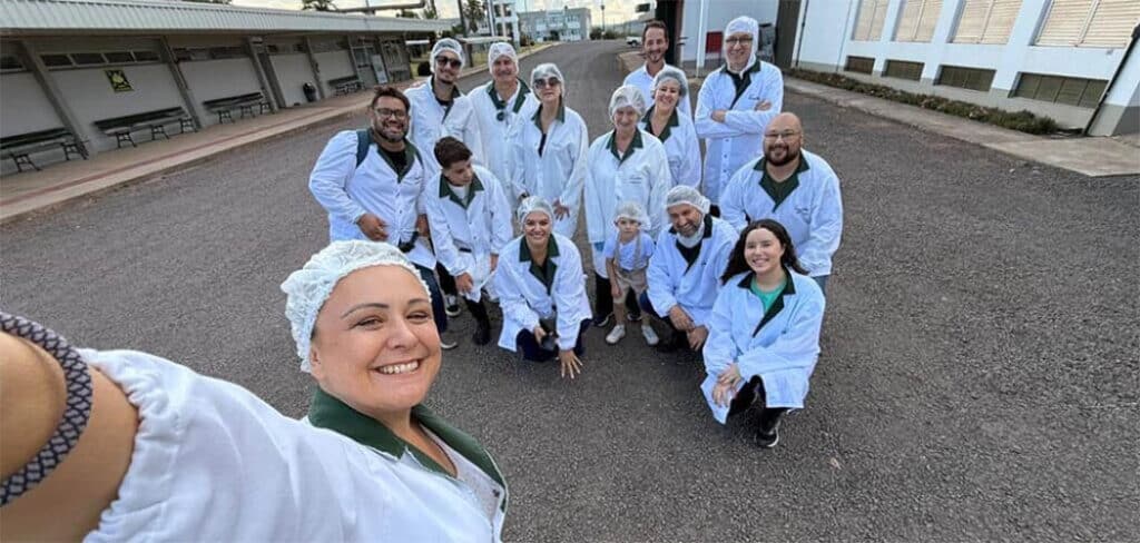 Jornalistas da ABRAJET conhecem o processo produtivo da maçã na Fischer, em Fraiburgo