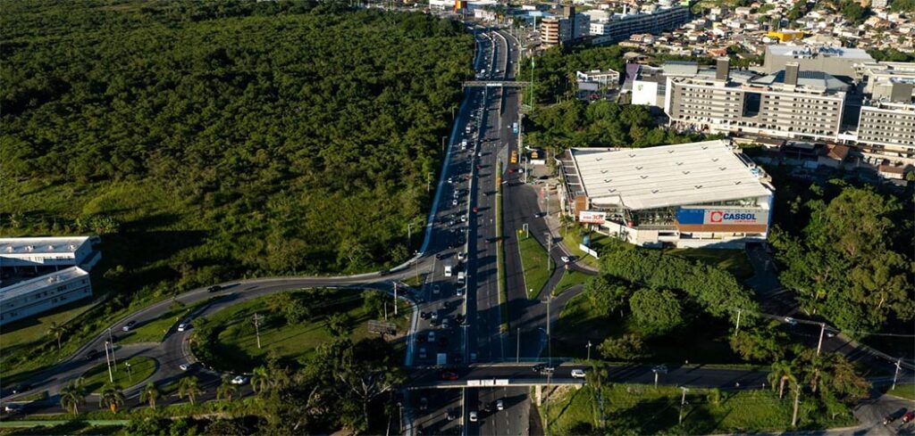 Obras da terceira pista da SC-401 retornam e avançam para construção de elevados e passarelas Obras da terceira pista da SC-401 retornam e avançam para construção de elevados e passarelas
