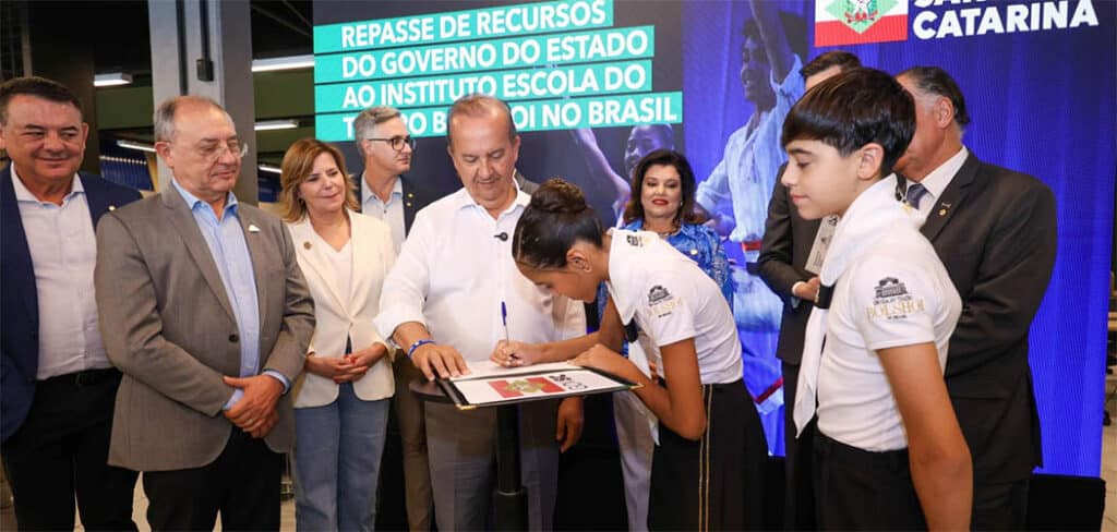 Jorginho Mello anuncia recursos para a Escola do Teatro Bolshoi e Bombeiros Voluntários de Joinville