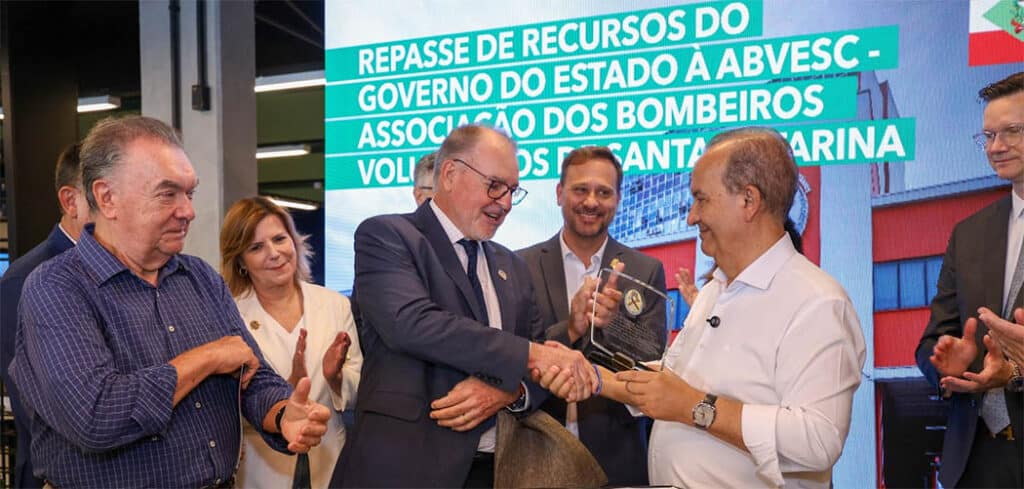Jorginho Mello anuncia recursos para a Escola do Teatro Bolshoi e Bombeiros Voluntários de Joinville Jorginho Mello anuncia recursos para a Escola do Teatro Bolshoi e Bombeiros Voluntários de Joinville