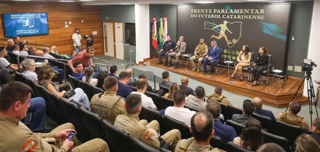 SSP-SC debate segurança nos estádios durante reunião da Frente Parlamentar do Futebol Catarinense da Alesc SSP-SC debate segurança nos estádios durante reunião da Frente Parlamentar do Futebol Catarinense da Alesc