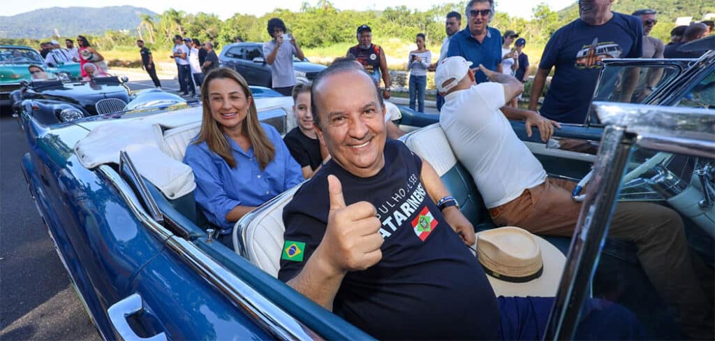 Jorginho Mello participa de carreata que celebra a Rota do Antigomobilismo em BC Jorginho Mello participa de carreata que celebra a Rota do Antigomobilismo em BC