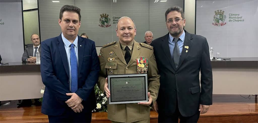 Câmara Municipal de Chapecó presta homenagem ao Coronel Jorge Luiz Haack por contribuição à comunidade