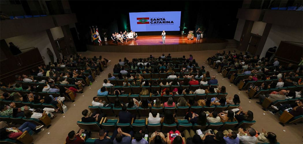 Governo de SC empossa novos servidores da Educação e amplia quadro de efetivos da rede estadual de ensino