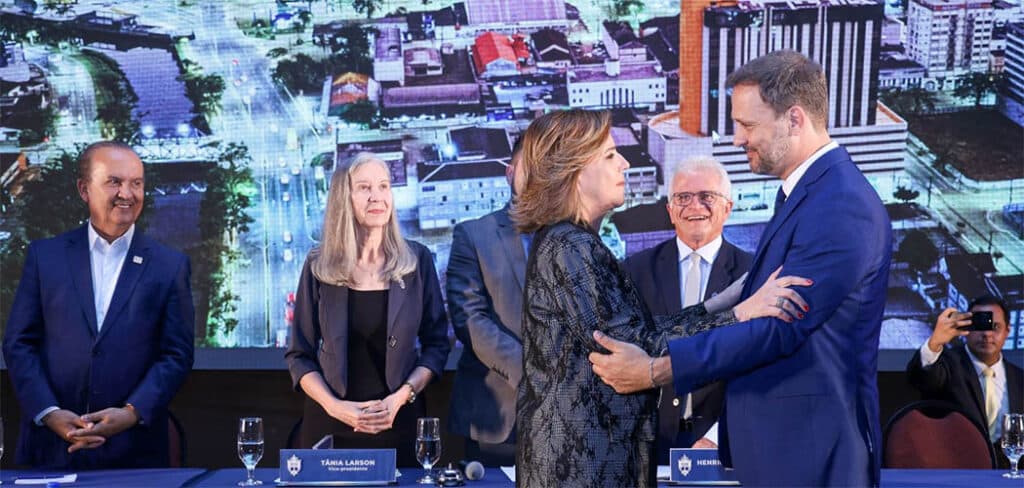 Governador Jorginho Mello participa da cerimônia de transmissão de cargo de prefeito de Joinville Governador Jorginho Mello participa da cerimônia de transmissão de cargo de prefeito de Joinville