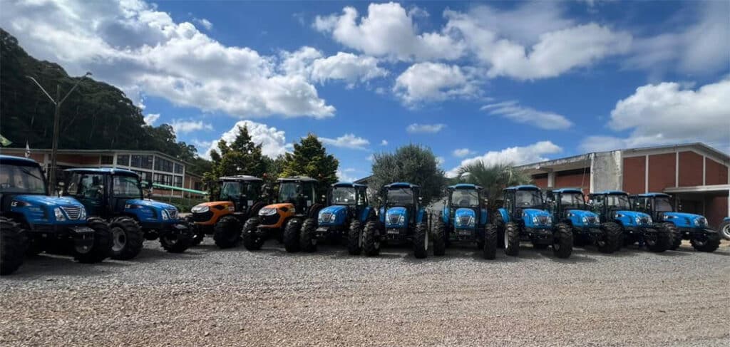 Governo de SC entrega 50 equipamentos agrícolas para modernizar a produção agrícola catarinense em Campos Novos Governo de SC entrega 50 equipamentos agrícolas para modernizar a produção agrícola catarinense em Campos Novos