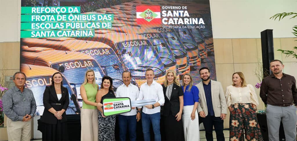 Governo de SC finaliza entrega de 100 novos ônibus escolares para transporte de estudantes das redes públicas de ensino Governo de SC finaliza entrega de 100 novos ônibus escolares para transporte de estudantes das redes públicas de ensino
