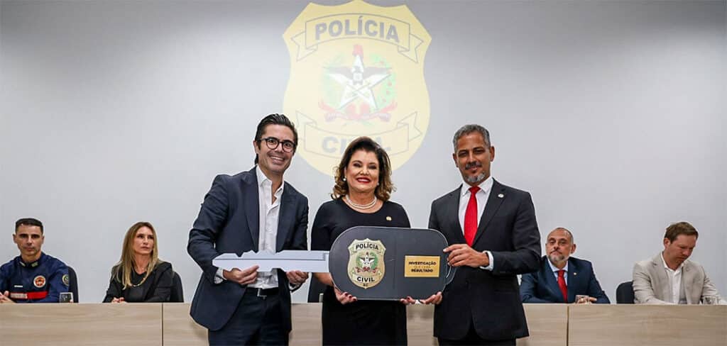 Governo de SC entrega 10 novas viaturas para a Polícia Civil Governo de SC entrega 10 novas viaturas para a Polícia Civil