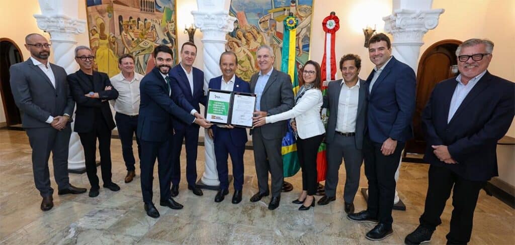 Governo de SC entrega Licença Ambiental Prévia para sistema de transmissão de energia no Sul do Brasil