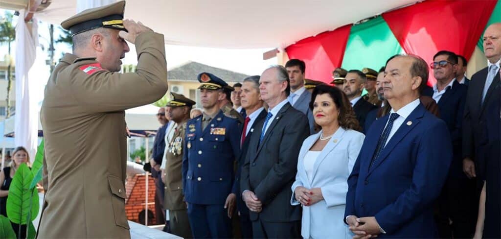 Jorginho Mello participa de cerimônia dos 191 anos da PMSC com promoções e homenagens