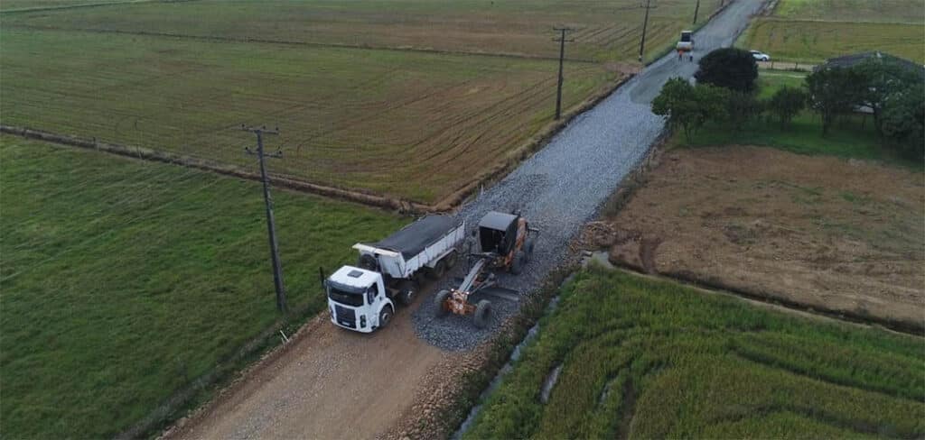 Programa Estrada Boa Rural já tem em andamento projetos para pavimentar mais de 900 km de rodovias no interior Programa Estrada Boa Rural já tem em andamento projetos para pavimentar mais de 900 km de rodovias no interior