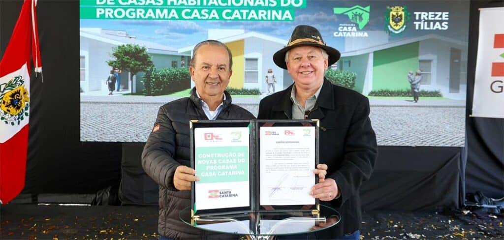 Em Treze Tílias, governador assina convênio do Programa Casa Catarina Em Treze Tílias, governador assina convênio do Programa Casa Catarina