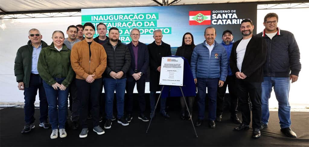 Governador inaugura obras de revitalização do Aeroporto de Videira e autoriza compra de estação meteorológica Governador inaugura obras de revitalização do Aeroporto de Videira e autoriza compra de estação meteorológica