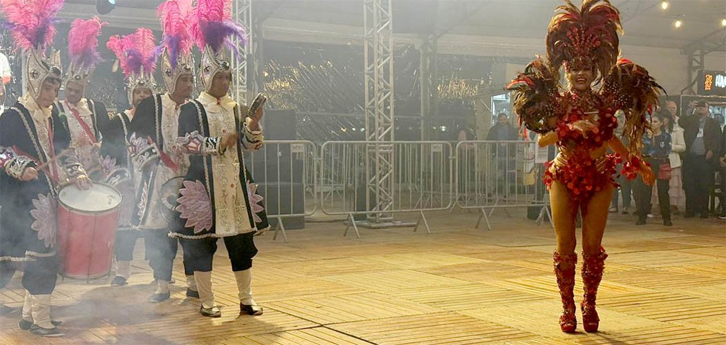 Carnaval de Joaçaba brilha na abertura do Startup Summit e encanta público de 10 mil pessoas