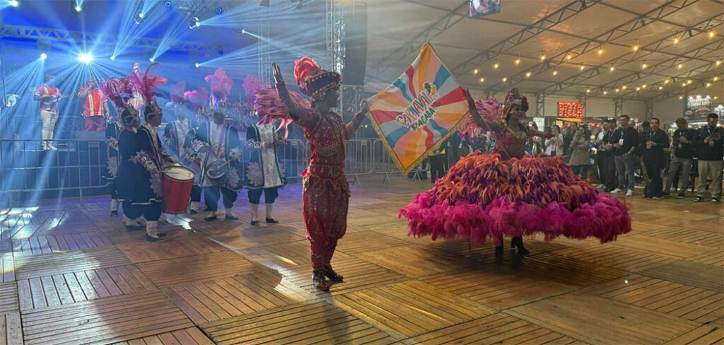 Carnaval de Joaçaba brilha na abertura do Startup Summit e encanta público de 10 mil pessoas