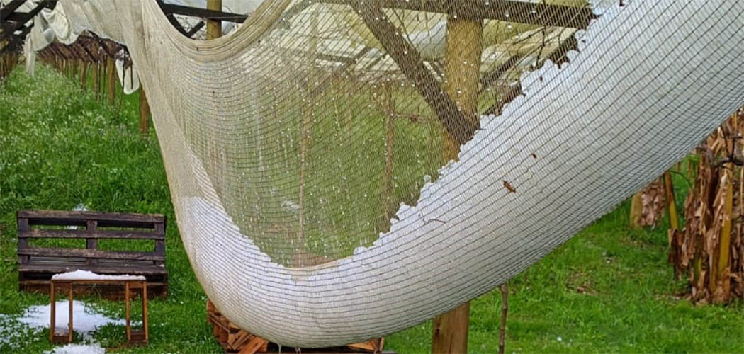 Chuva forte causa estragos em 14 municípios de SC e risco de temporais segue alto até sábado (15)