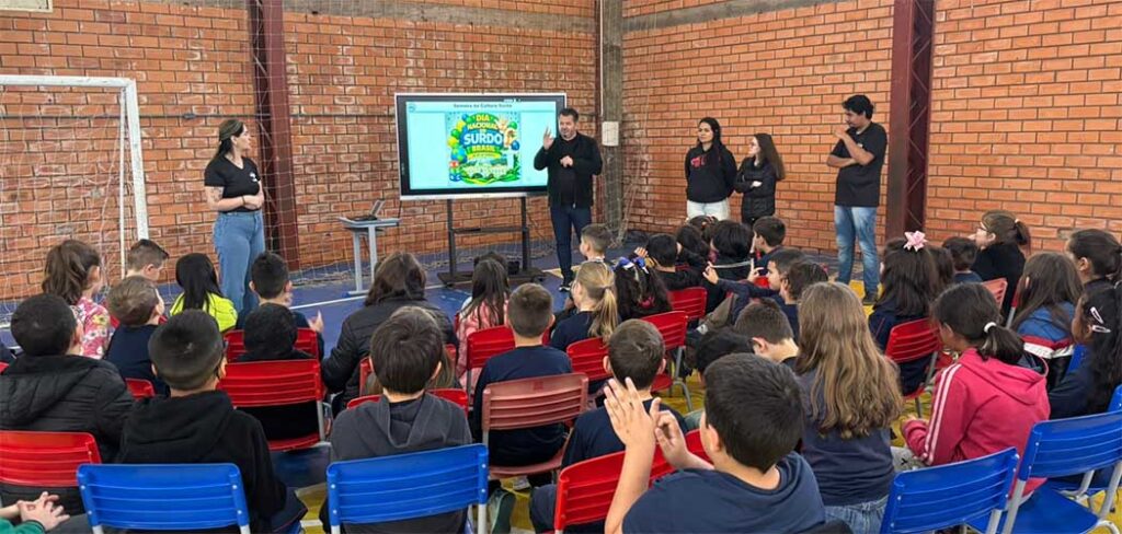 Escola Nossa Senhora de Lourdes promove atividades de Libras e valorização da Comunidade Surda em Joaçaba Escola Nossa Senhora de Lourdes promove atividades de Libras e valorização da Comunidade Surda em Joaçaba