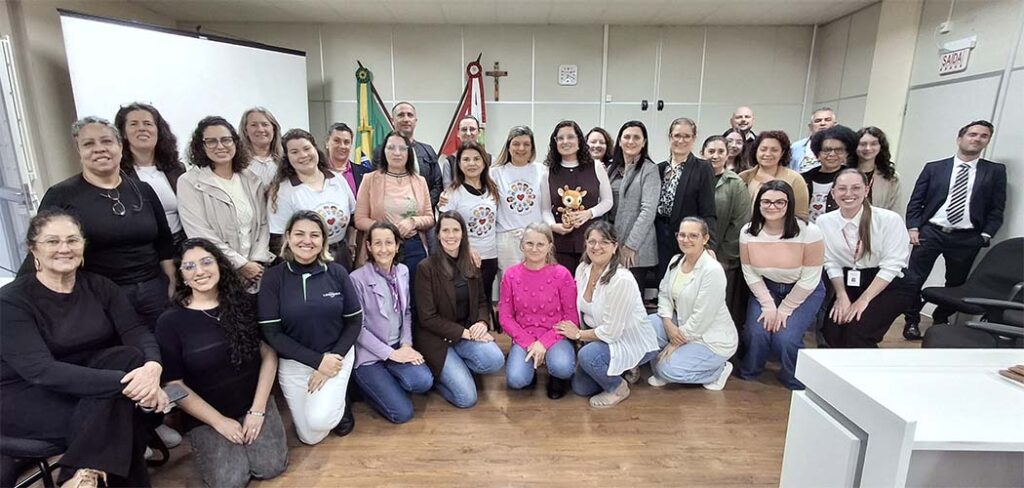 Escola Restaurativa promove círculos de construção de paz em escolas do Oeste Escola Restaurativa promove círculos de construção de paz em escolas do Oeste