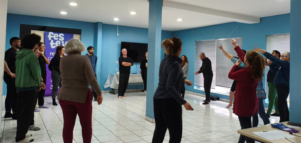 Joaçaba dá início ao FESTEJO 2026 com oficina de teatro