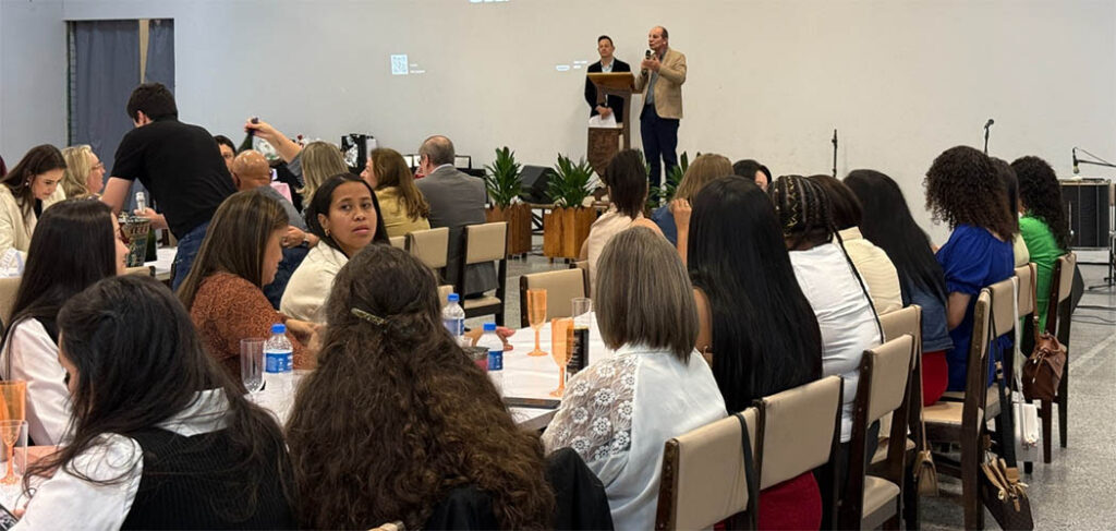 Joaçaba reúne mais de 400 profissionais em homenagem ao Dia do Professor