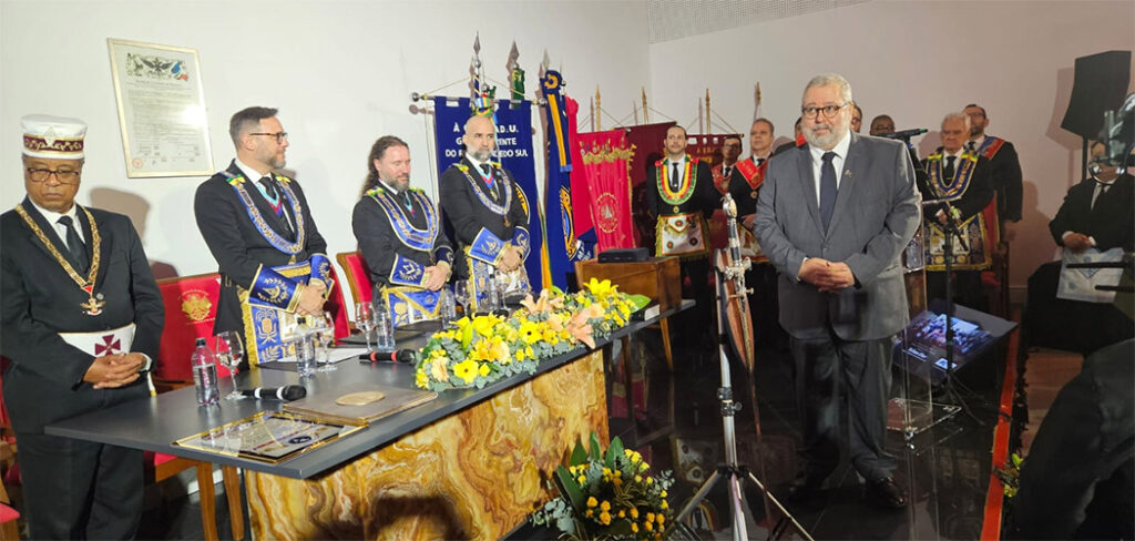 Telmo Flor recebe Medalha Caldas Júnior e título de Jornalista Destaque de 2026 nas comemorações dos 133 anos do Grande Oriente do RS